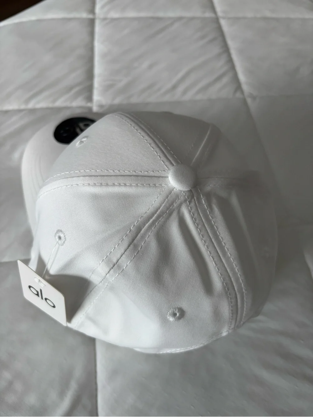 ALO Yoga Women’s white Logo Baseball Cap